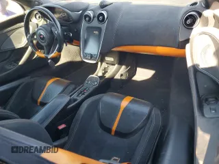 2018 McLaren 570S z VIN SBM13FAA8JW005006, wystawiony jako Copart lot #59641834 z przebiegiem 38 683 mil mil oraz Szkody całkowita. Historia ofert i sprzedaży dostępna na DreamBid. Obrazek 8.