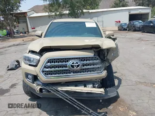 2017 Toyota Tacoma SR5 z VIN 3TMAZ5CN8HM039863, wystawiony jako IAAI lot #42384198 z przebiegiem 53 142 mil mil oraz . Historia ofert i sprzedaży dostępna na DreamBid. Obrazek 13.