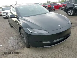 2024 Tesla Model 3 z VIN 5YJ3E1EA5RF860464, wystawiony jako Copart lot #55632695 z przebiegiem 5 221 mil mil oraz Szkoda całkowita • Salvage title. Historia ofert i sprzedaży dostępna na DreamBid. Obrazek 13.