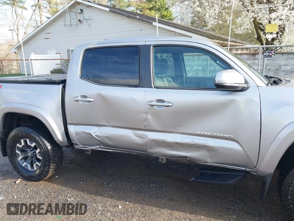 2016 Toyota Tacoma SR with VIN 3TMCZ5AN9GM001620, listed as a IAAI auction lot 41902924 with 117,462 mi miles. Bid and sale history available at carsss.com. Image 6.