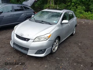 2009 Toyota Matrix S z VIN 2T1KE40E99C024930, wystawiony jako IAAI lot #42471952 z przebiegiem 147 941 mil mil oraz . Historia ofert i sprzedaży dostępna na DreamBid. Obrazek 2.