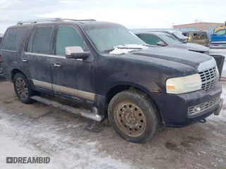 2007 Lincoln Navigator with VIN 5LMFU28507LJ08758, listed as a IAAI auction lot 41300329 with 126,739 mi miles. Bid and sale history available at carsss.com. Image 1.