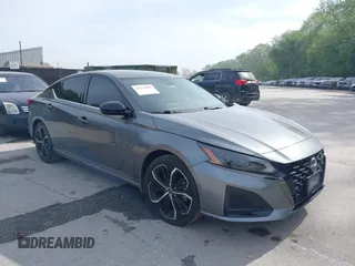 2023 Nissan Altima SR z VIN 1N4BL4CV3PN320401, wystawiony jako IAAI lot #42243438 z przebiegiem 36 487 mil mil oraz . Historia ofert i sprzedaży dostępna na DreamBid. Obrazek 1.
