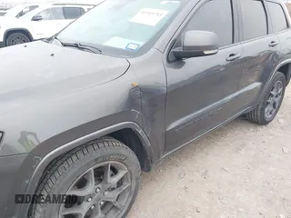 2021 Jeep Grand Cherokee 80th Anniversary z VIN 1C4RJFBGXMC621817, wystawiony jako IAAI lot #41519733 z przebiegiem 60 552 mil mil oraz . Historia ofert i sprzedaży dostępna na DreamBid. Obrazek 17.