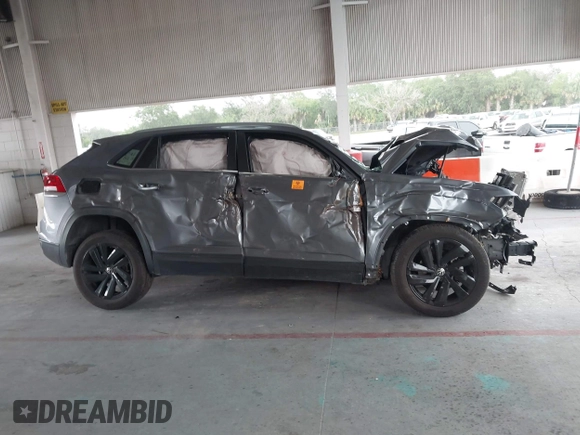 2021 Volkswagen Atlas SE z VIN 1V2JE2CA8MC237781, wystawiony jako IAAI lot #42404797 z przebiegiem Nie podano mil oraz . Historia ofert i sprzedaży dostępna na DreamBid. Obrazek 13.