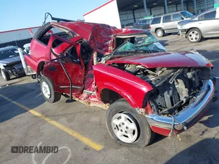 2000 Chevrolet Blazer LS z VIN 1GNDT13W6YK162818, wystawiony jako IAAI lot #42161533 z przebiegiem Nie podano mil oraz . Historia ofert i sprzedaży dostępna na DreamBid. Obrazek 1.