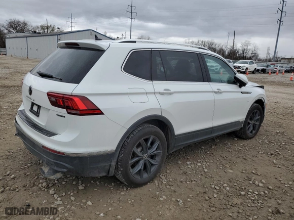 2024 Volkswagen Tiguan SE with VIN 3VVMB7AX5RM186579, listed as a Copart auction lot 49858415 with 4,239 mi miles and Salvage Title. Bid and sale history available at carsss.com. Image 3.