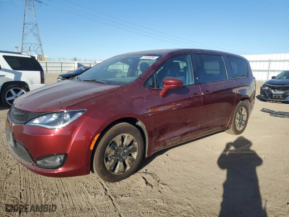 2020 Chrysler Pacifica Hybrid Touring Plus with VIN 2C4RC1H78LR143651, listed as a Copart auction lot 77415254 with 61,600 mi miles and Salvage Title. Bid and sale history available at carsss.com. Image 1.