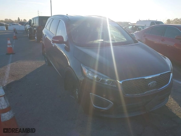 2016 Kia Sorento LX with VIN 5XYPG4A32GG058979, listed as a IAAI auction lot 41382462 with 119,655 mi miles. Bid and sale history available at carsss.com. Image 1.