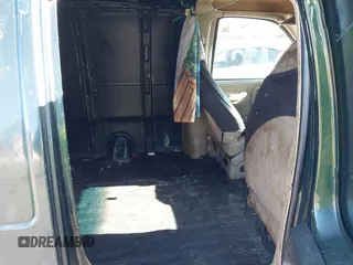 2002 Chevrolet City Express Cargo z VIN 1GCFG25W921195933, wystawiony jako IAAI lot #42003831 z przebiegiem 89 333 mil mil oraz . Historia ofert i sprzedaży dostępna na DreamBid. Obrazek 8.