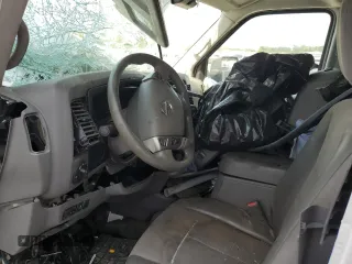 2018 Nissan NV SV z VIN 1N6AF0KY8KN802286, wystawiony jako Copart lot #65034264 z przebiegiem Nie podano mil oraz Szkoda całkowita • Salvage title. Historia ofert i sprzedaży dostępna na DreamBid. Obrazek 8.