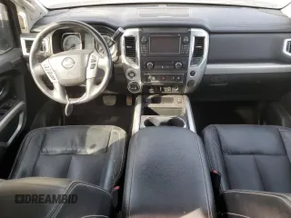 2017 Nissan Titan Platinum Reserve z VIN 1N6AA1E53HN543012, wystawiony jako Copart lot #39144854 z przebiegiem 83 008 mil mil oraz Szkoda całkowita • Salvage title. Historia ofert i sprzedaży dostępna na DreamBid. Obrazek 8.