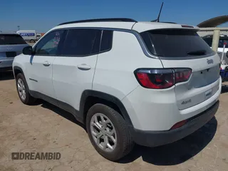 2024 Jeep Compass Latitude with VIN 3C4NJDBN5RT119388, listed as a IAAI auction lot 41971926 with 32,709 mi miles. Bid and sale history available at carsss.com. Image 3.