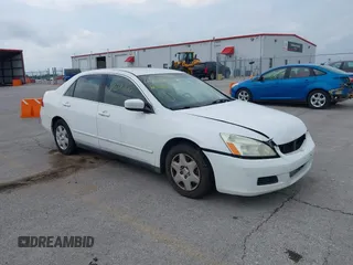 2007 Honda Accord LX z VIN 1HGCM56457A052786, wystawiony jako IAAI lot #42421100 z przebiegiem 228 657 mil mil oraz . Historia ofert i sprzedaży dostępna na DreamBid. Obrazek 1.