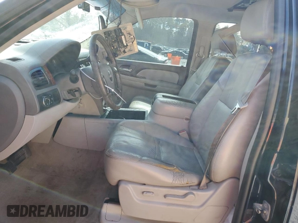 2007 GMC Yukon XL SLT with VIN 1GKFC16097J305052, listed as a Copart auction lot 45855725 with 211,610 mi miles and Salvage Title. Bid and sale history available at carsss.com. Image 7.