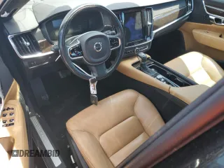 2018 Volvo S90 Momentum z VIN LVY982AK3JP034995, wystawiony jako Copart lot #51931515 z przebiegiem 69 268 mil mil oraz Tytuł czysty. Historia ofert i sprzedaży dostępna na DreamBid. Obrazek 8.