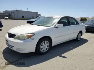 2002 Toyota Camry LE z VIN 4T1BE32K82U038108, wystawiony jako Copart lot #52156365 z przebiegiem 222 557 mil mil oraz Czysty tytuł • Clean title. Historia ofert i sprzedaży dostępna na DreamBid. Obrazek 1.