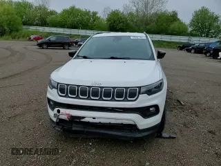 2022 Jeep Compass Latitude z VIN 3C4NJCBB8NT156266, wystawiony jako Copart lot #55321825 z przebiegiem 73 771 mil mil oraz Szkoda całkowita • Salvage title. Historia ofert i sprzedaży dostępna na DreamBid. Obrazek 14.