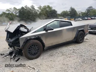 2024 Tesla Cybertruck z VIN 7G2CEHED6RA008072, wystawiony jako Copart lot #70886484 z przebiegiem 11 268 mil mil oraz Szkody całkowita. Historia ofert i sprzedaży dostępna na DreamBid. Obrazek 1.