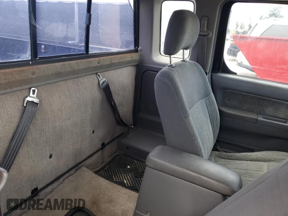 1998 Nissan Frontier XE z VIN 1N6DD26S3WC335610, wystawiony jako Copart lot #59061785 z przebiegiem 158 550 mil mil oraz Czysty tytuł • Clean title. Historia ofert i sprzedaży dostępna na DreamBid. Obrazek 10.
