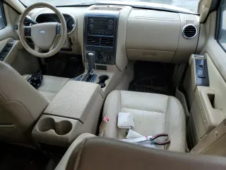 2010 Ford Explorer XLT z VIN 1FMEU6DE2AUA60922, wystawiony jako Copart lot #53332555 z przebiegiem 239 061 mil mil oraz Szkoda całkowita • Salvage title. Historia ofert i sprzedaży dostępna na DreamBid. Obrazek 8.