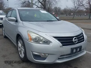 2013 Nissan Altima SV with VIN 1N4AL3AP7DC268367, listed as a IAAI auction lot 41911133 with 192,844 mi miles and . Bid and sale history available at carsss.com. Image 1.