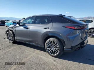 2024 Lexus RZ 300e Premium z VIN JTJABABB4RA005239, wystawiony jako Copart lot #79508374 z przebiegiem 4177 mil mil oraz Szkody całkowita. Historia ofert i sprzedaży dostępna na DreamBid. Obrazek 2.