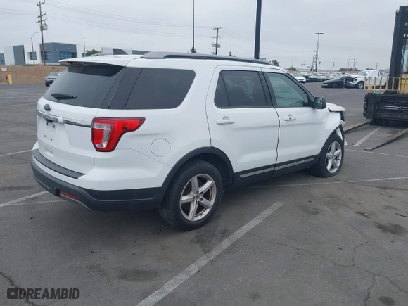2019 Ford Explorer XLT with VIN 1FM5K7D86KGB15989, listed as a IAAI auction lot 41569315 with 77,040 mi miles. Bid and sale history available at carsss.com. Image 4.