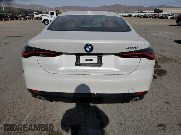 2024 BMW 4 Series 430i z VIN WBA53AP02RCP00331, wystawiony jako Copart lot #80591694 z przebiegiem 3 981 mil mil oraz Szkoda całkowita • Salvage title. Historia ofert i sprzedaży dostępna na DreamBid. Obrazek 6.