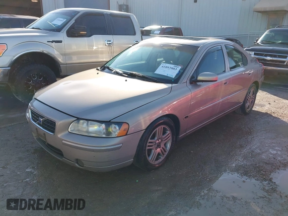 2005 Volvo S60 with VIN YV1RS592052456346, listed as a IAAI auction lot 41893903 with 231,007 mi miles. Bid and sale history available at carsss.com. Image 2.