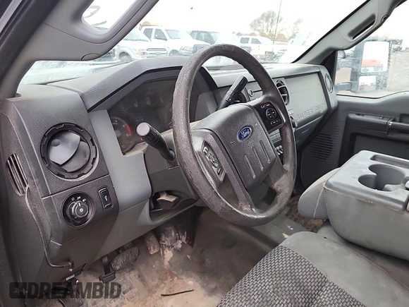 2015 Ford F-250 Lariat z VIN 1FT7W2BTXFEB10761, wystawiony jako IAAI lot #42522911 z przebiegiem 209 886 mil mil oraz . Historia ofert i sprzedaży dostępna na DreamBid. Obrazek 4.