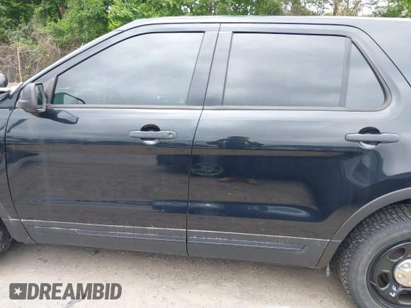 2017 Ford Police Interceptor Utility z VIN 1FM5K8AR8HGA37503, wystawiony jako IAAI lot #42414520 z przebiegiem 107 551 mil mil oraz . Historia ofert i sprzedaży dostępna na DreamBid. Obrazek 14.