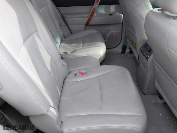2008 Toyota Highlander Limited with VIN JTEES42A882102218, listed as a IAAI auction lot 41854197 with 283,853 mi miles. Bid and sale history available at carsss.com. Image 8.