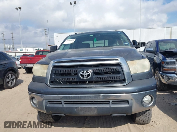 2010 Toyota Tundra z VIN 5TFUW5F13AX138105, wystawiony jako IAAI lot #41499018 z przebiegiem 295 414 mil mil oraz . Historia ofert i sprzedaży dostępna na DreamBid. Obrazek 13.