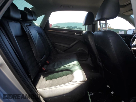 2015 Volkswagen Passat SEL Premium z VIN 1VWCV7A30FC093090, wystawiony jako Copart lot #88577655 z przebiegiem 63 000 mil mil oraz Szkoda całkowita • Salvage title. Historia ofert i sprzedaży dostępna na DreamBid. Obrazek 11.