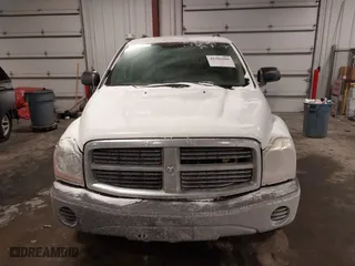 2005 Dodge Durango SXT with VIN 1D4HB38NX5F624748, listed as a IAAI auction lot 41596905 with 204,466 mi miles. Bid and sale history available at carsss.com. Image 13.