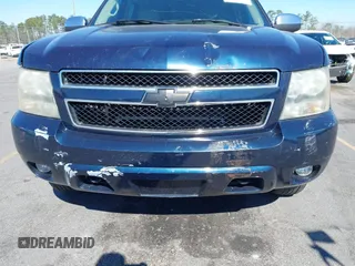 2008 Chevrolet Suburban LTZ with VIN 1GNFK163X8R111651, listed as a IAAI auction lot 41673888 with 239,876 mi miles. Bid and sale history available at carsss.com. Image 6.