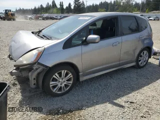 2009 Honda Fit Sport z VIN JHMGE88699S003423, wystawiony jako Copart lot #55994575 z przebiegiem 200 589 mil mil oraz Szkoda całkowita • Salvage title. Historia ofert i sprzedaży dostępna na DreamBid. Obrazek 1.