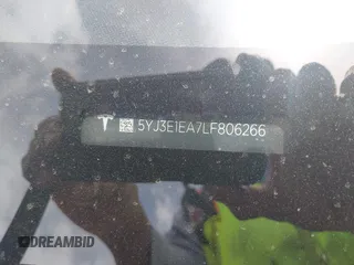2020 Tesla Model 3 Standard Range Plus z VIN 5YJ3E1EA7LF806266, wystawiony jako IAAI lot #42242694 z przebiegiem 42 044 mil mil oraz . Historia ofert i sprzedaży dostępna na DreamBid. Obrazek 9.