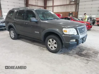 2007 Ford Explorer XLT z VIN 1FMEU73E77UB64791, wystawiony jako IAAI lot #42493770 z przebiegiem 99 141 mil mil oraz . Historia ofert i sprzedaży dostępna na DreamBid. Obrazek 1.