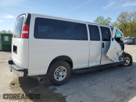 2020 Chevrolet Express Passenger LT z VIN 1GAZGPFG9L1196222, wystawiony jako Copart lot #55249105 z przebiegiem 153 568 mil mil oraz Szkoda całkowita • Salvage title. Historia ofert i sprzedaży dostępna na DreamBid. Obrazek 3.