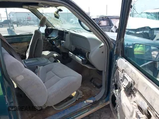 1998 GMC Yukon z VIN 1GKEK13R3WJ715863, wystawiony jako IAAI lot #42410130 z przebiegiem 154 139 mil mil oraz . Historia ofert i sprzedaży dostępna na DreamBid. Obrazek 5.