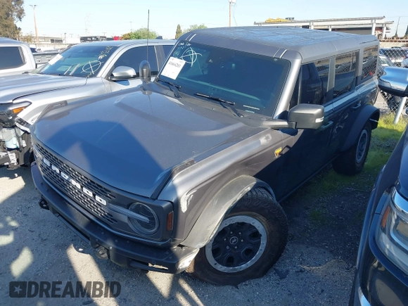 2023 Ford Bronco z VIN 1FMEE5DP5PLB74663, wystawiony jako IAAI lot #41664201 z przebiegiem 10 596 mil mil oraz . Historia ofert i sprzedaży dostępna na DreamBid. Obrazek 2.
