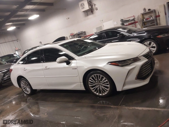 2020 Toyota Avalon Hybrid Limited with VIN 4T1D21FBXLU017732, listed as a IAAI auction lot 41159133 with 44,864 mi miles. Bid and sale history available at carsss.com. Image 13.