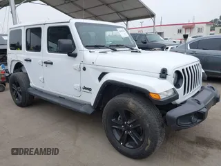 2023 Jeep Wrangler Sahara z VIN 1C4HJXEG5PW581632, wystawiony jako IAAI lot #42462622 z przebiegiem 24 550 mil mil oraz . Historia ofert i sprzedaży dostępna na DreamBid. Obrazek 1.