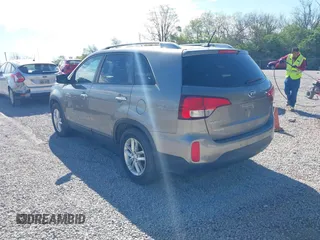 2015 Kia Sorento LX with VIN 5XYKTCA63FG654739, listed as a IAAI auction lot 42081544 with 121,024 mi miles. Bid and sale history available at carsss.com. Image 3.