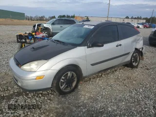 2000 Ford Focus ZX3 with VIN 3FAFP3132YR186996, listed as a Copart auction lot 41796565 with 185,283 mi miles and Salvage Title. Bid and sale history available at carsss.com. Image 1.