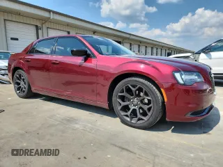 2019 Chrysler 300 Touring with VIN 2C3CCAAG1KH613575, listed as a Copart auction lot 59564495 with 85,680 mi miles and Salvage title. Bid and sale history available at DreamBid. Image 4.