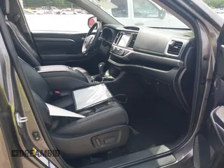 2018 Toyota Highlander SE z VIN 5TDJZRFH6JS495380, wystawiony jako IAAI lot #42427831 z przebiegiem 117 159 mil mil oraz . Historia ofert i sprzedaży dostępna na DreamBid. Obrazek 5.