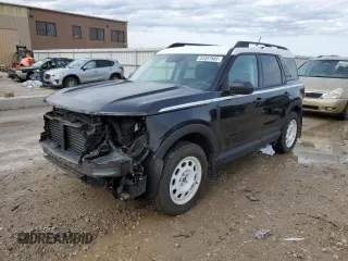 2023 Ford Bronco Sport Heritage z VIN 3FMCR9G69PRD62903, wystawiony jako Copart lot #53457665 z przebiegiem 15 829 mil mil oraz Szkody całkowita. Historia ofert i sprzedaży dostępna na DreamBid. Obrazek 1.
